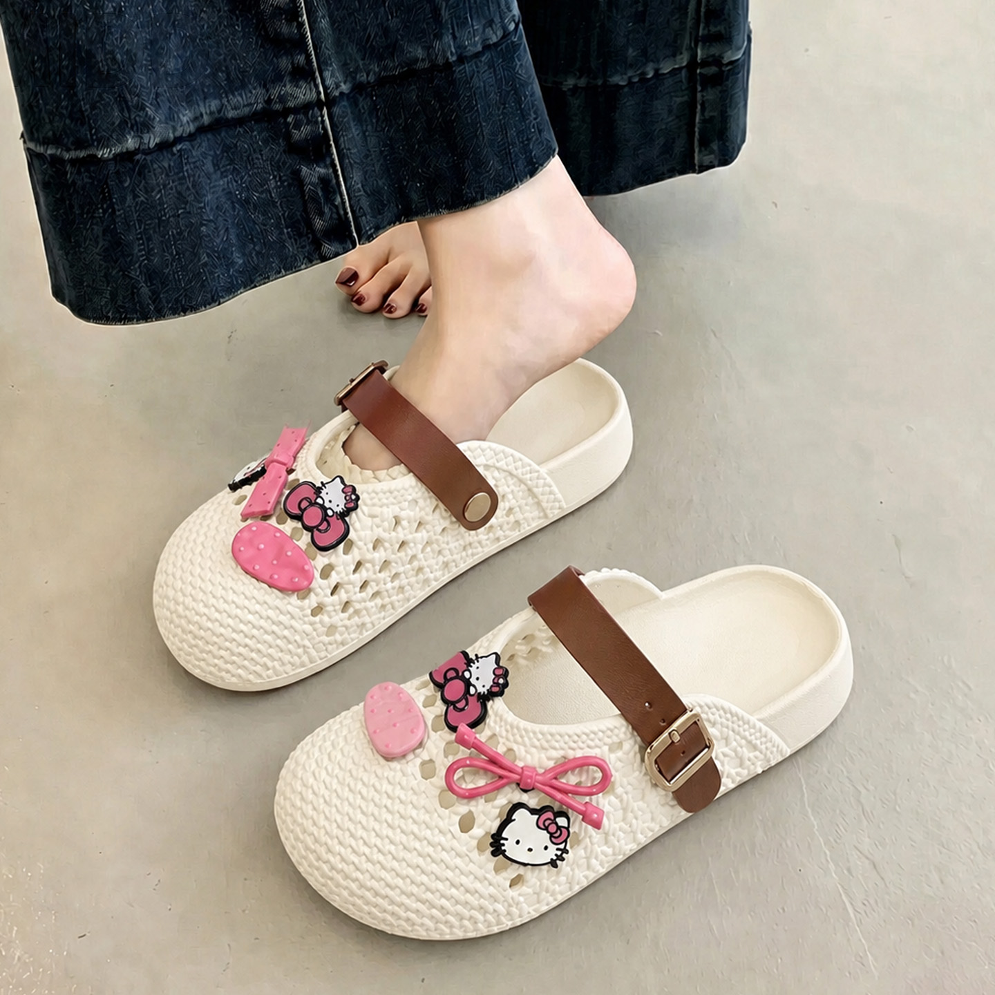 شباشب نسائية صيفية بتصميم مفرغ - مراجعة Water Shoes وسعره